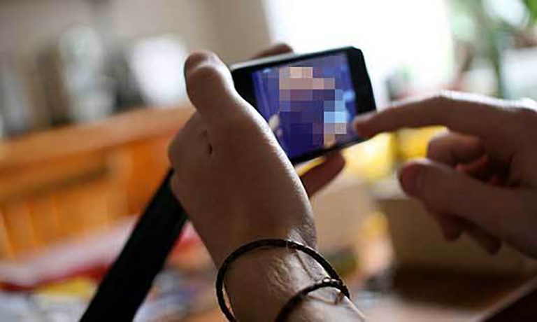 Video Mesum Diduga Wanita asal Situbondo Viral di Media Sosial Video Mesum Diduga Wanita asal Situbondo Viral di Media Sosial